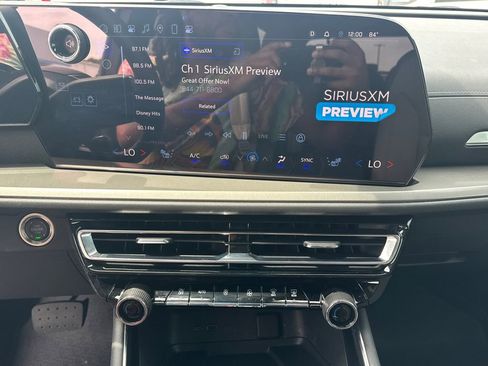 Used 2024 Chevrolet Traverse LT w/ Enhanced Driving Package FWD image 30
