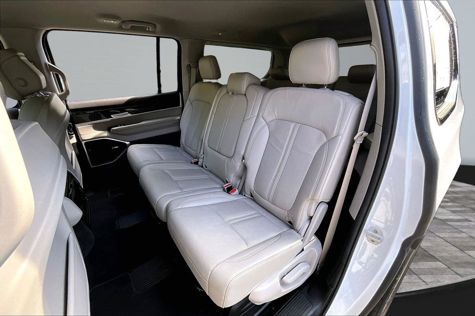 Certified 2022 Jeep Wagoneer Series II AWD/4WD image 26