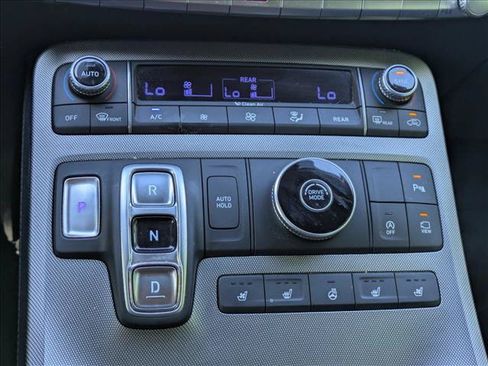 Used 2022 Hyundai Palisade Limited w/ Winter Package FWD image 13