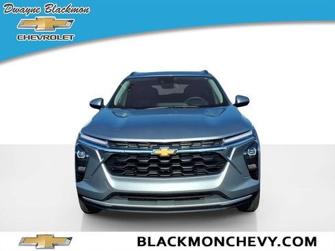 Used 2024 Chevrolet Trax LT w/ Driver Confidence Package FWD image 8