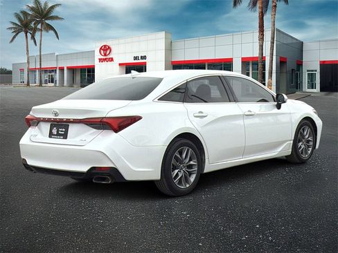Used 2019 Toyota Avalon XLE image 3
