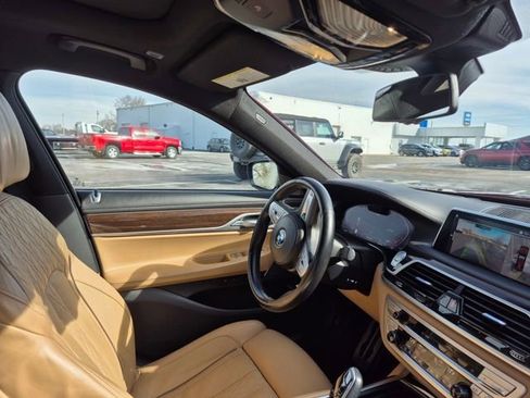 Used 2022 BMW 750i xDrive w/ Executive Package AWD/4WD image 12