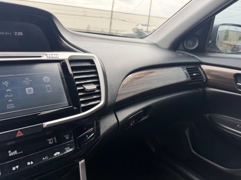Used 2017 Honda Accord EX image 12