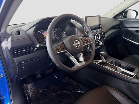 Used 2025 Nissan Sentra SR w/ SR Premium Package image 23