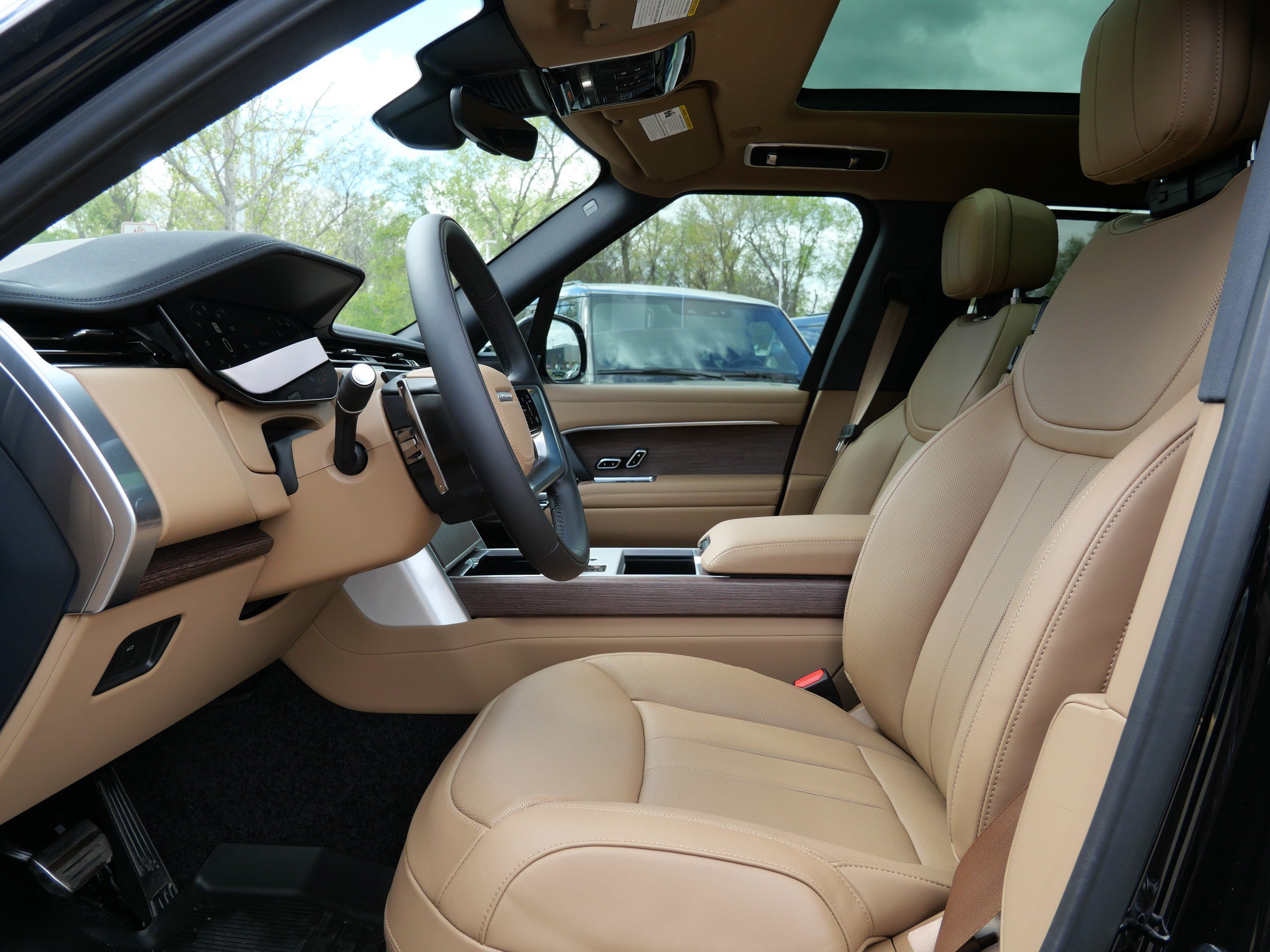 New 2026 Land Rover Range Rover SE AWD/4WD image 3