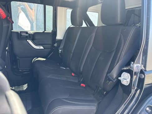 Used 2017 Jeep Wrangler Unlimited Rubicon w/ Cold Weather Group AWD/4WD image 21