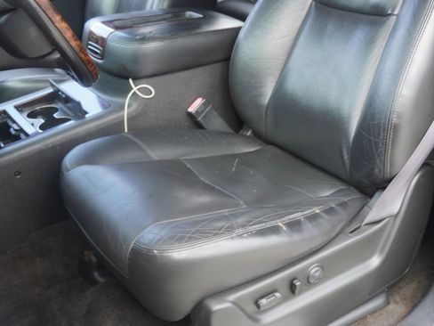 Used 2011 GMC Yukon Denali image 38