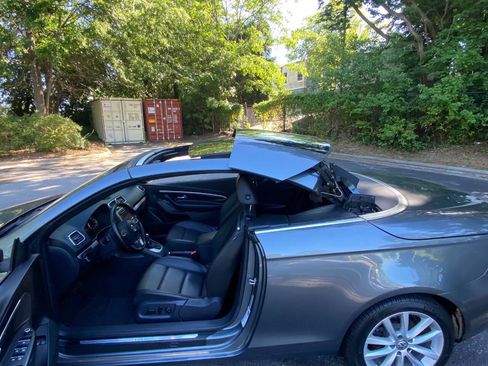 Used 2013 Volkswagen Eos FWD image 36