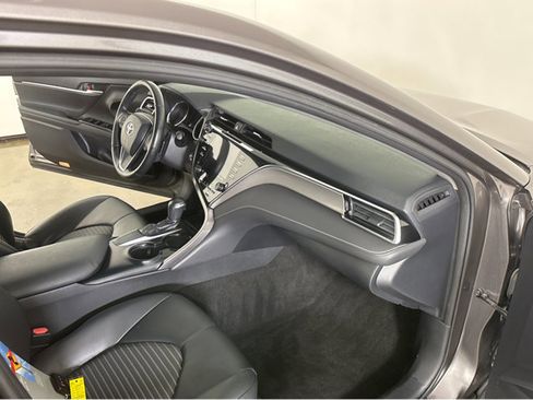 Used 2018 Toyota Camry SE image 39