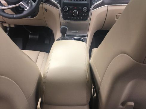Used 2018 Jeep Grand Cherokee Limited AWD/4WD image 21