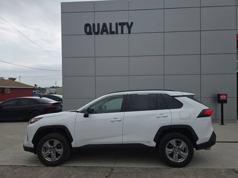 Used 2025 Toyota RAV4 LE AWD/4WD image 3