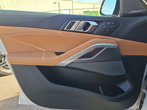 Used 2023 BMW X6 xDrive40i w/ M Sport Package image 28