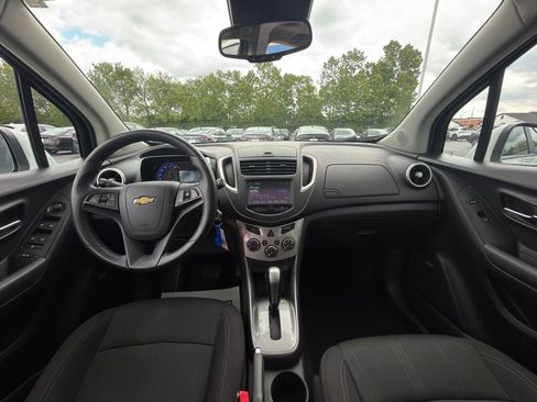 Used 2016 Chevrolet Trax LT w/ LT Sun and Sound Package FWD image 12