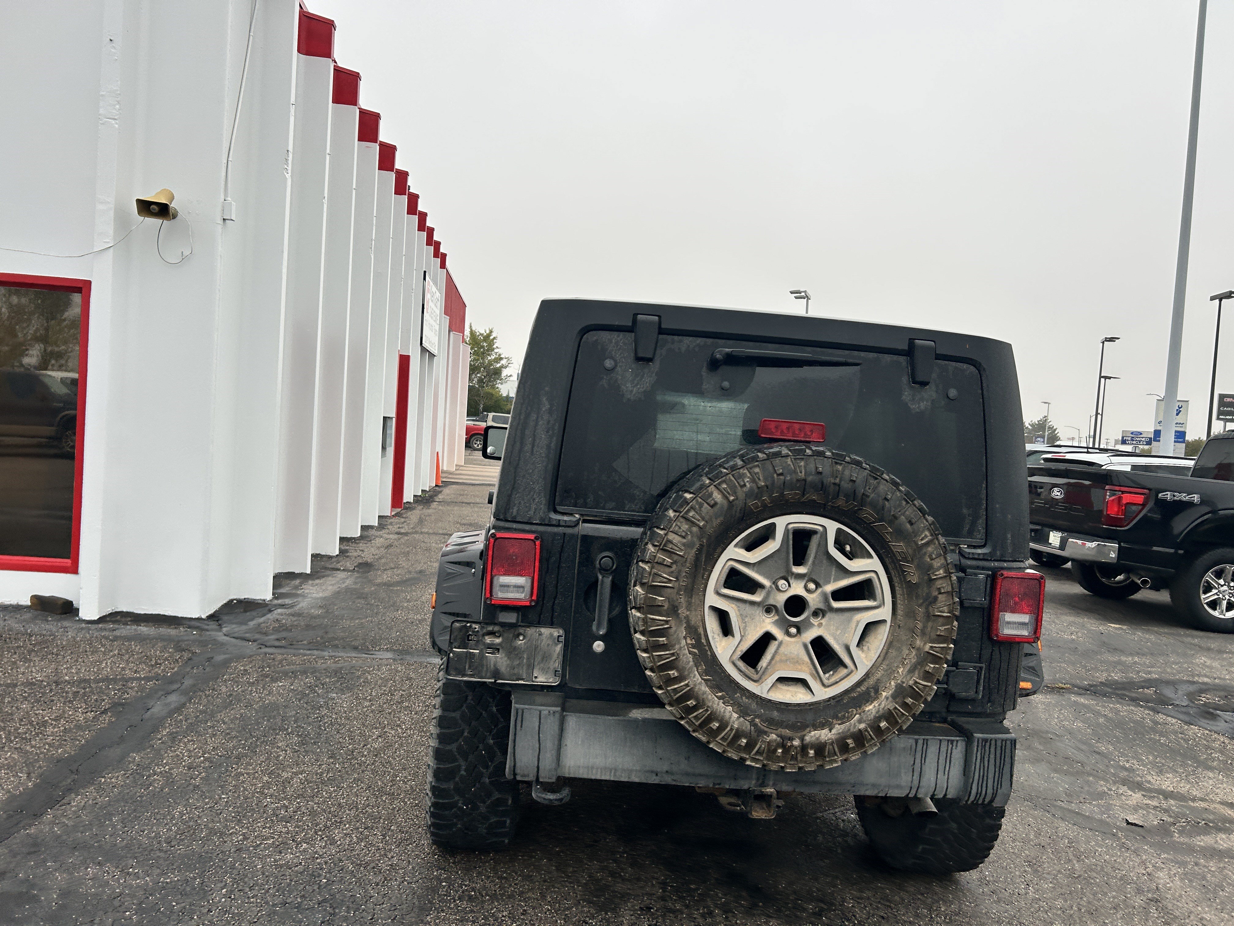 Used 2015 Jeep Wrangler Unlimited Rubicon w/ Connectivity Group AWD/4WD image 4