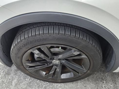Certified 2023 Volkswagen Tiguan SE R-Line FWD image 7