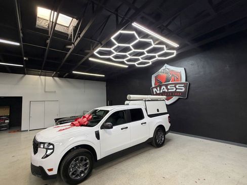 Used 2025 Ford Maverick XLT w/ Equipment Group 301A image 2