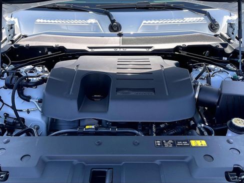 New 2026 Land Rover Defender 110 X-Dynamic SE AWD/4WD image 18