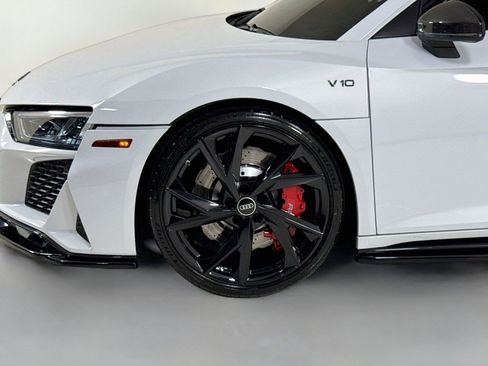Used 2021 Audi R8 V10 w/ Premium Package RWD image 37