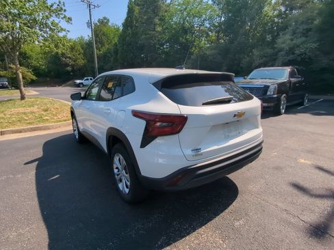 Used 2024 Chevrolet Trax LS FWD image 5