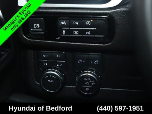 Used 2025 GMC Yukon Denali AWD/4WD image 29