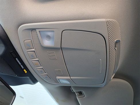 Used 2024 Ford Expedition XLT image 33