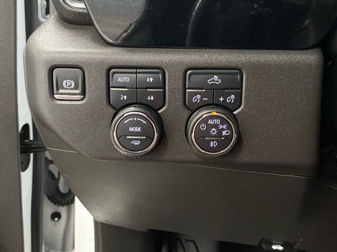 Used 2024 Chevrolet Silverado 1500 LT Trail Boss w/ Convenience Package II AWD/4WD image 17