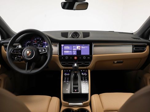 Certified 2026 Porsche Macan AWD/4WD image 27