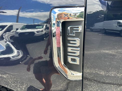 Used 2022 Ford F350 XLT w/ XLT Premium Package AWD/4WD image 32