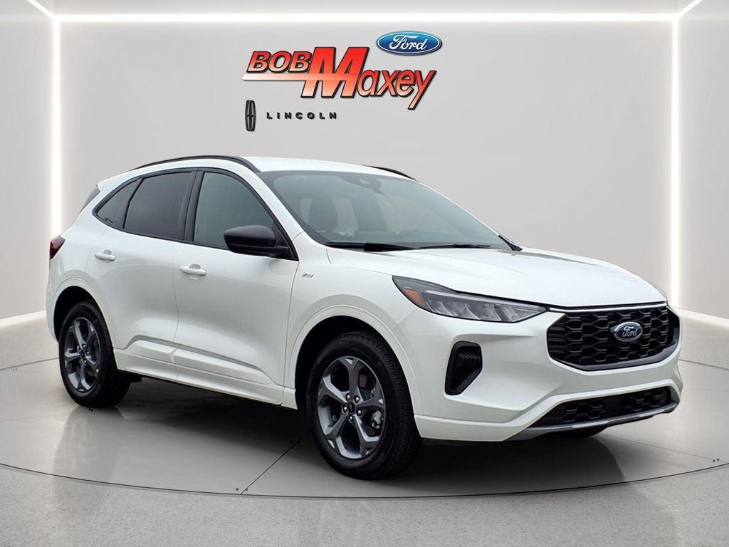 Used 2024 Ford Escape ST-Line w/ Tech Pack #1 AWD/4WD image 3
