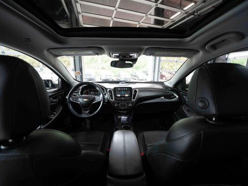 Used 2018 Chevrolet Malibu RS w/ Leather Package FWD image 19