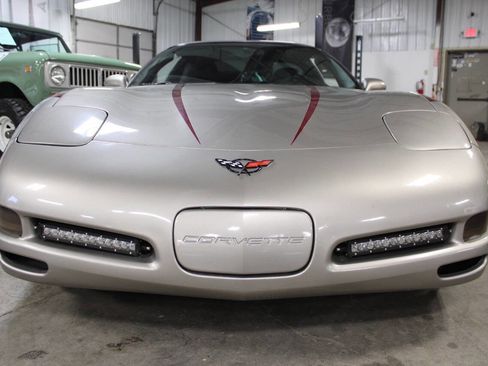 Used 2001 Chevrolet Corvette Coupe w/ Preferred Equipment Group2 image 9