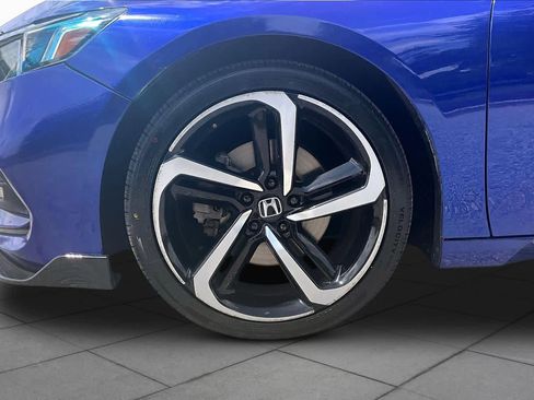 Used 2018 Honda Accord Sport image 11