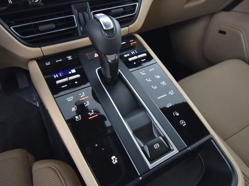 New 2026 Porsche Macan AWD/4WD image 20