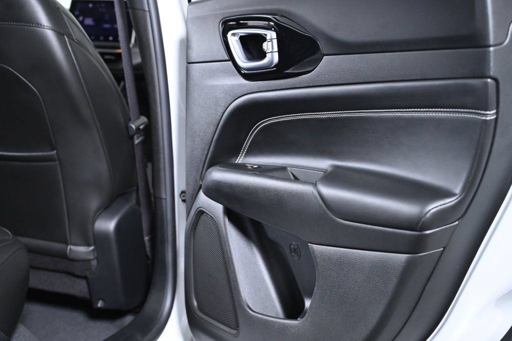 Used 2022 Jeep Compass Latitude FWD image 31