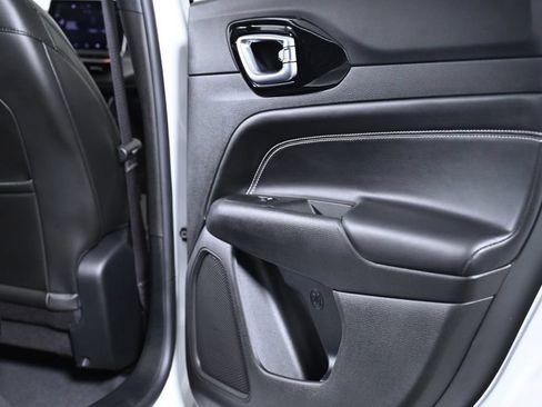 Used 2022 Jeep Compass Latitude FWD image 31
