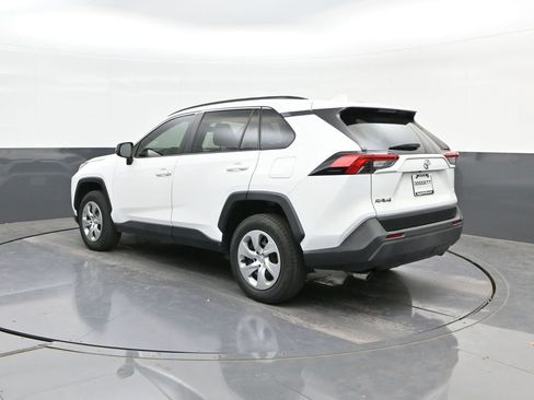 Used 2021 Toyota RAV4 LE image 5