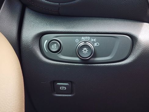 Used 2019 Chevrolet Blazer Premier w/ Driver Confidence II Package FWD image 43