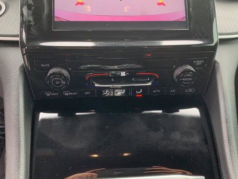 New 2025 Jeep Grand Cherokee L Laredo image 33