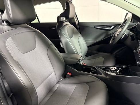 Used 2025 Kia Niro EX w/ EX Cold Weather Package image 19