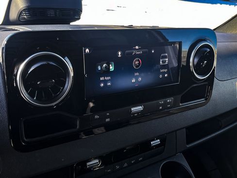 Used 2025 Mercedes-Benz Sprinter 2500 image 15