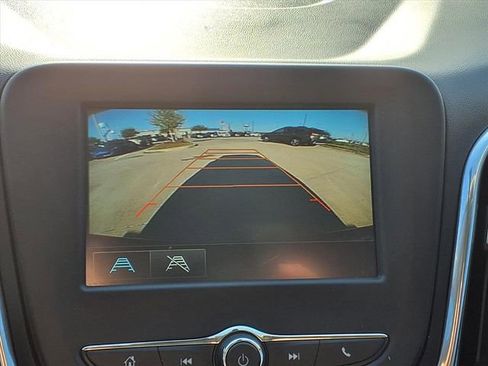 Used 2018 Chevrolet Equinox LT FWD image 19