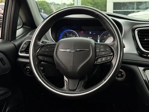 Used 2020 Chrysler Pacifica Limited FWD image 8