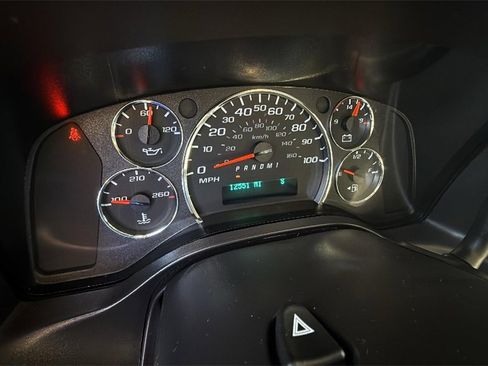Used 2025 Chevrolet Express 3500 LT w/ LT Preferred Equipment Group image 19