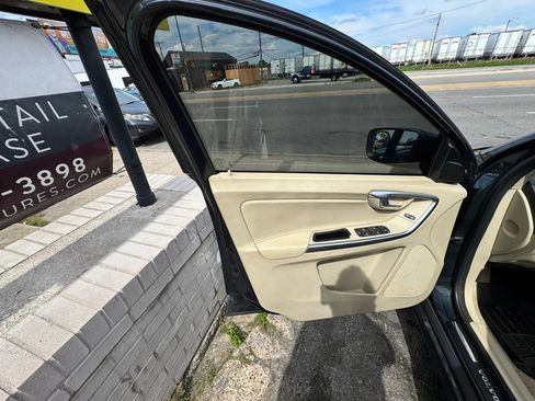 Used 2016 Volvo XC60 T5 Premier FWD image 11