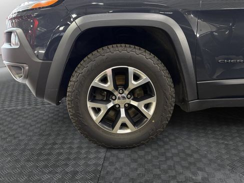 Used 2016 Jeep Cherokee Trailhawk w/ Comfort/Convenience Group AWD/4WD image 16
