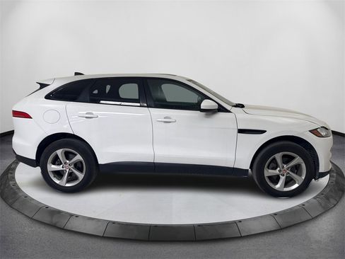 Used 2020 Jaguar F-PACE Premium image 4