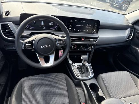 Used 2025 Kia Seltos LX AWD/4WD image 14