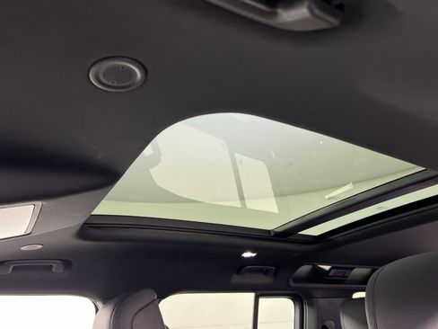 Used 2024 Land Rover Defender 110 S image 24