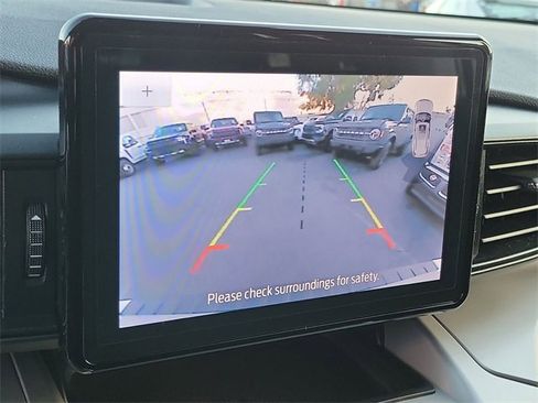 Certified 2023 Ford Explorer XLT image 9