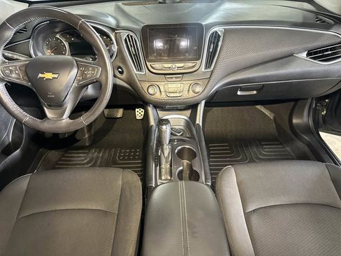 Used 2017 Chevrolet Malibu LT image 18